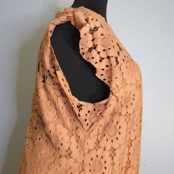 Lace Dress - Picture 7 of 7